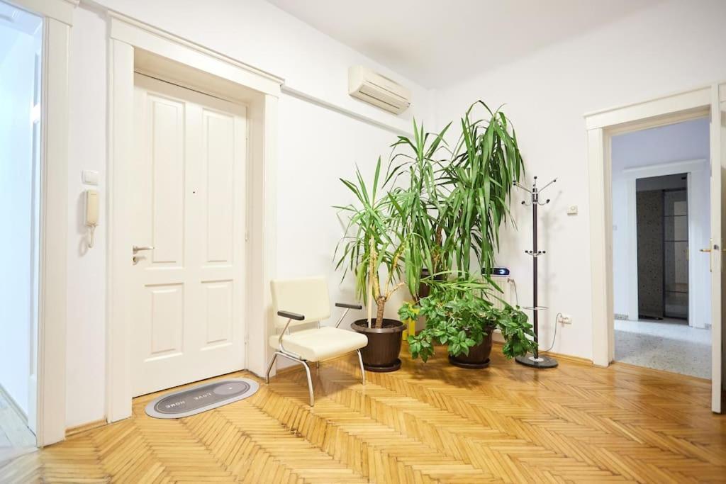 Caragiale Apartment Bukarest Exteriör bild